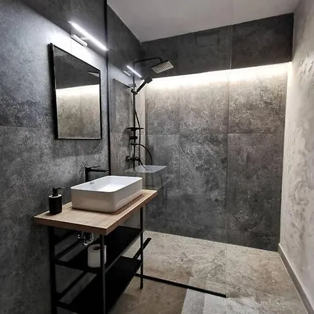 Koa - Pandora Apartment With Hidden Door * Brasov